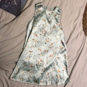 🔆🔆Urban outfitters floral satin dress🔆🔆